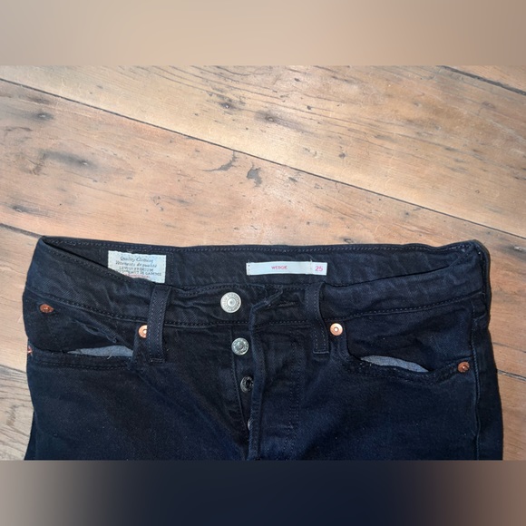Black Levis Wedgie Jeans - Picture 2 of 3